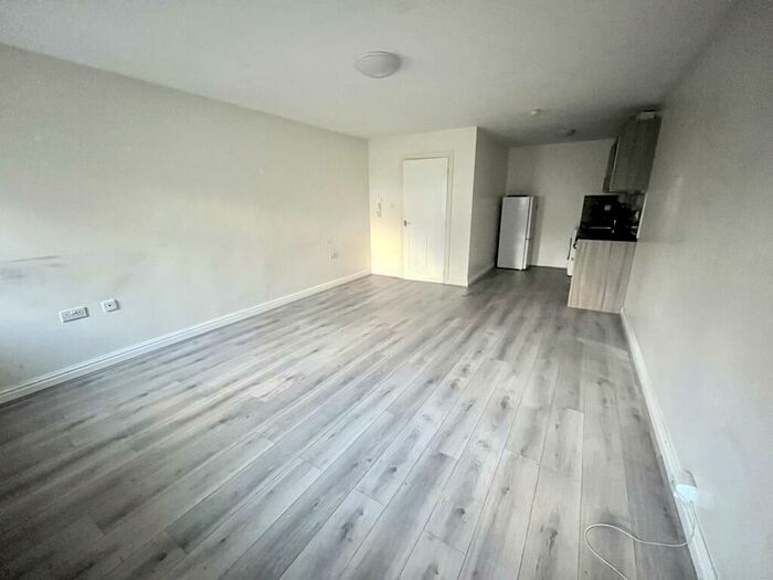 1 Bedroom Flat To Rent In Thynne Street, West Bromwich, B70