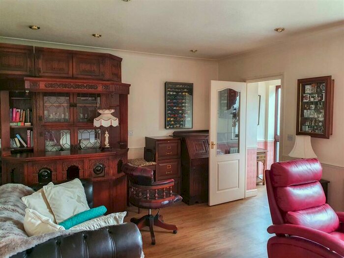 2 Bedroom Detached Bungalow To Rent In East View, West Bridgford, Nottingham, NG2