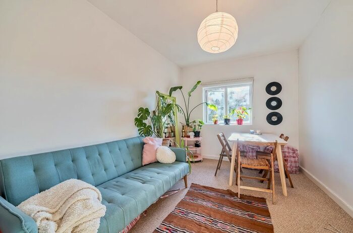 2 Bedroom Flat To Rent In Chadwick Road, London, SE15