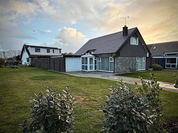 3 Bedroom Detached Bungalow To Rent In Beverley Drive, Gayton, CH60