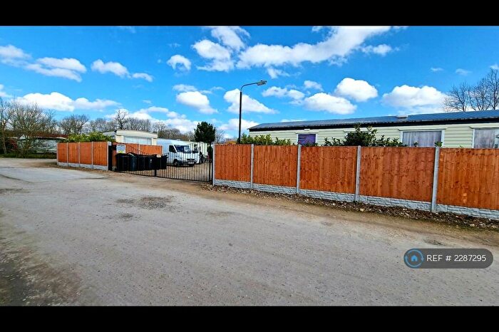 2 Bedroom Mobile Home To Rent In Five Counties Park, Greetham, Oakham, LE15