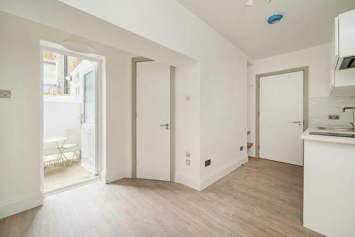 Studio To Rent In Castletown Road, London, W14