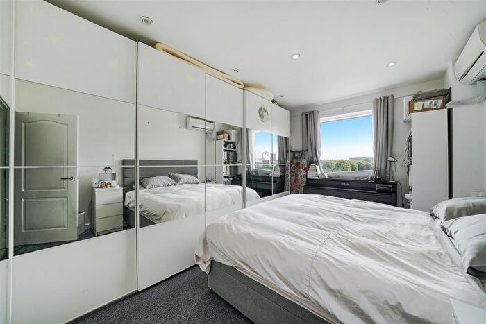 1 Bedroom Flat For Sale In Central Way, London, NW10