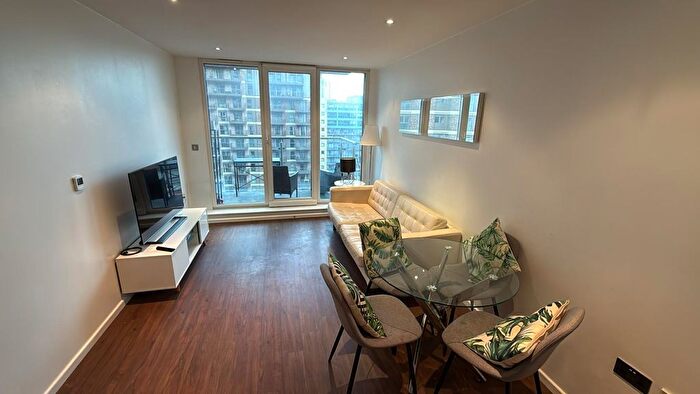 2 Bedroom Flat To Rent In Western Gateway, Royal Docks, London, E16