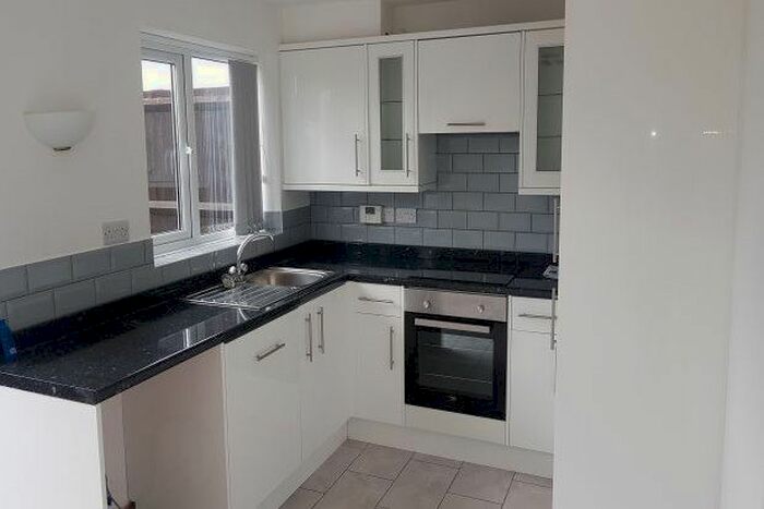 2 Bedroom Property To Rent In Woburn Close, Paignton, TQ3