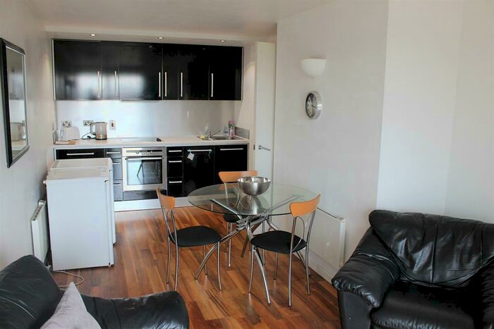 2 Bedroom Flat To Rent In Whitehall Waterfront, Riverside Way, Leeds, LS1