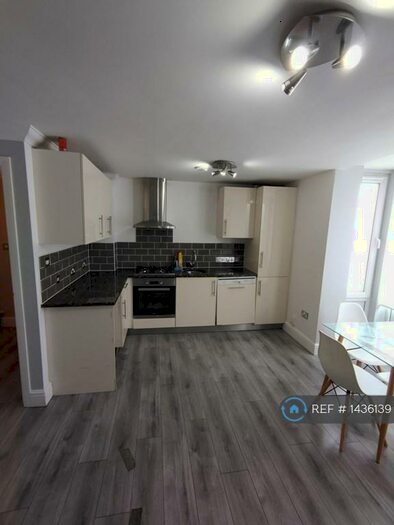 2 Bedroom Flat To Rent In Mount Pleasant Road, Chigwell, IG7