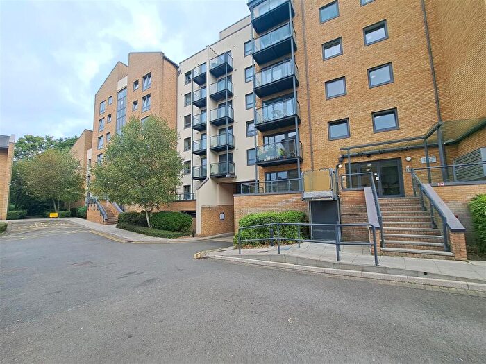 1 Bedroom Apartment To Rent In Victoria Way, Woking, GU21