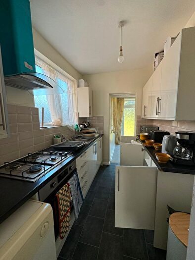 4 Bedroom Semi Detached House To Rent In Philip Avenue, Romford, RM7