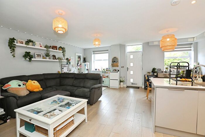 2 Bedroom Flat For Sale In White Lion Close, East Grinstead, RH19