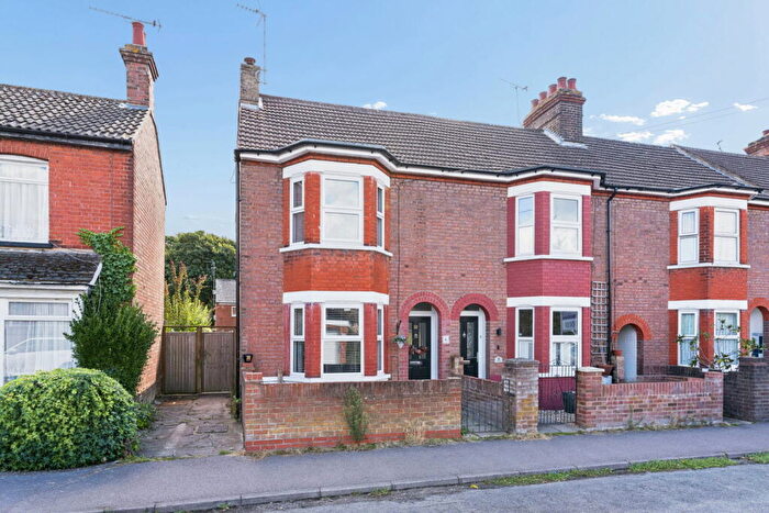 3 Bedroom Semi-Detached House For Sale In West Parade, Dunstable, LU6