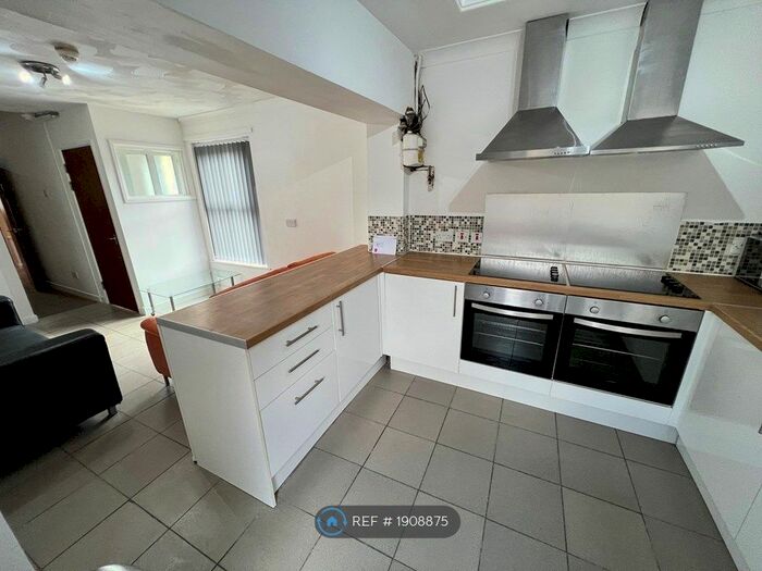 6 Bedroom End Of Terrace House To Rent In Harriet Street, Cardiff, CF24