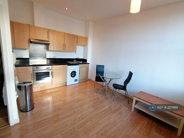 Studio To Rent In Mcilroys Building, Reading, RG1