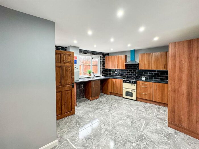 3 Bedroom End Of Terrace House For Sale In Barwell Road, Birmingham, B9