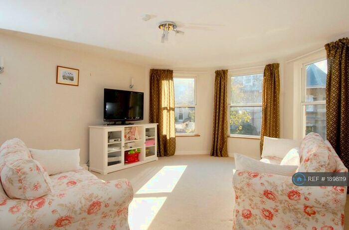 2 Bedroom Flat To Rent In Vale Court, Bristol, BS8