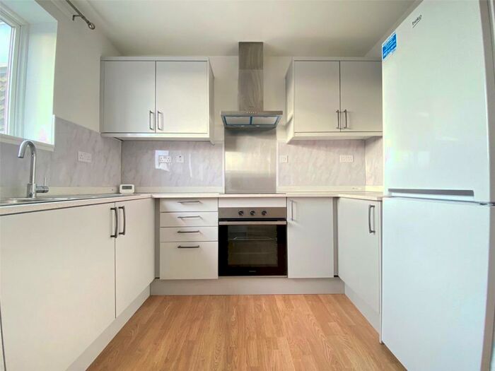 1 Bedroom Apartment To Rent In Shakespeare Avenue, Redditch, Worcestershire, B98