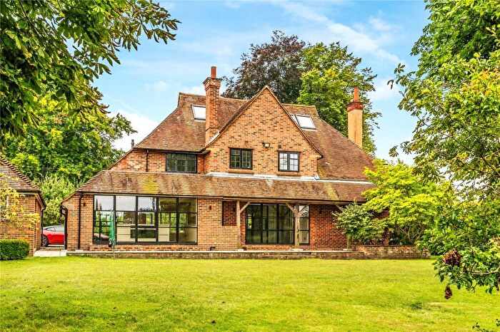 5 Bedroom Detached House To Rent In Fairway, Guildford, Surrey, GU1