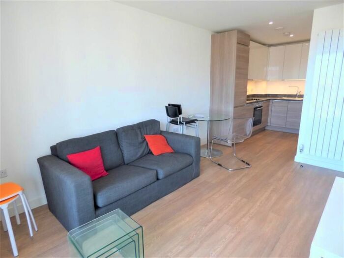 1 Bedroom Flat To Rent In Royal Victoria Gardens, Whiting Way, Marine Wharf, London, SE16