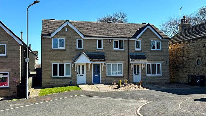 2 Bedroom Town House To Rent In Outlands Rise, Apperley Bridge, Bradford, BD10