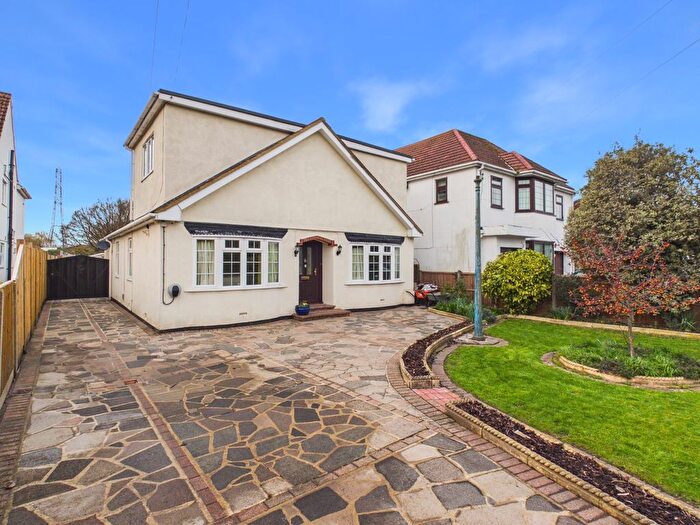 4 Bedroom Chalet For Sale In Coppermill Road, Wraysbury, Berkshire, TW19