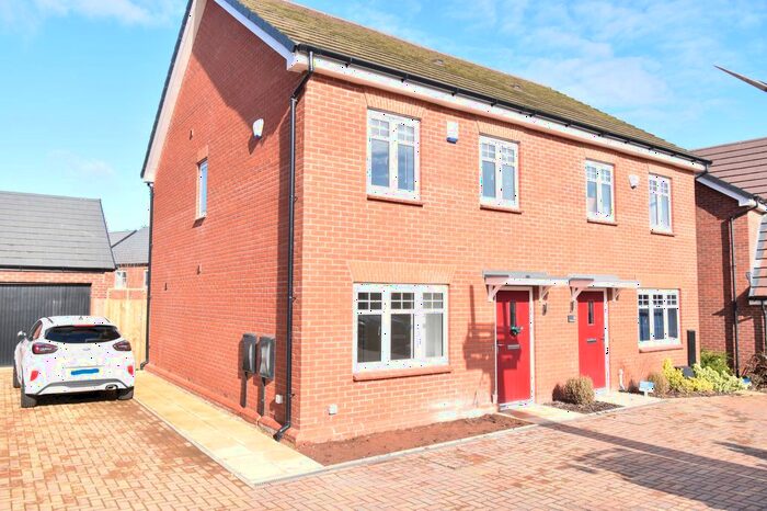 3 Bedroom Semi-Detached House To Rent In The Dovecote, Warwick, CV34