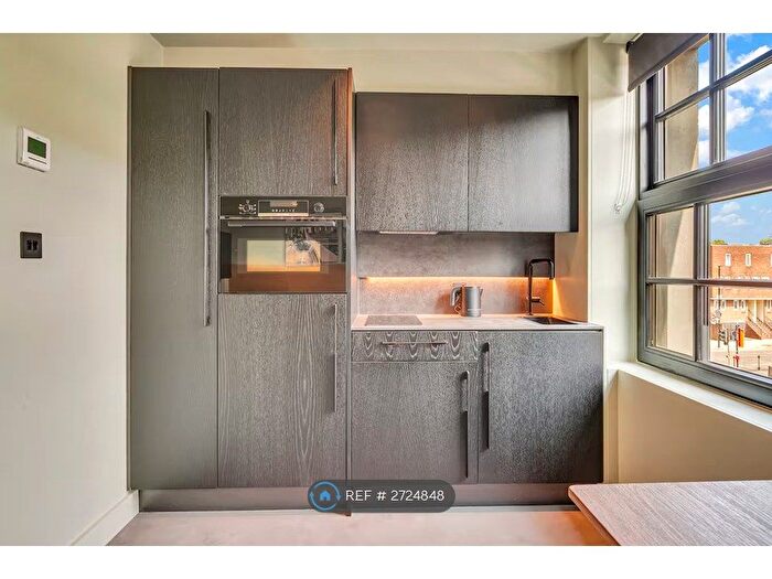 Studio To Rent In Caledonian Road, London, N1