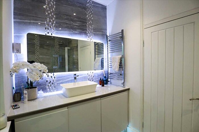 2 Bedroom Flat To Rent In Brighton Road, Purley, CR8