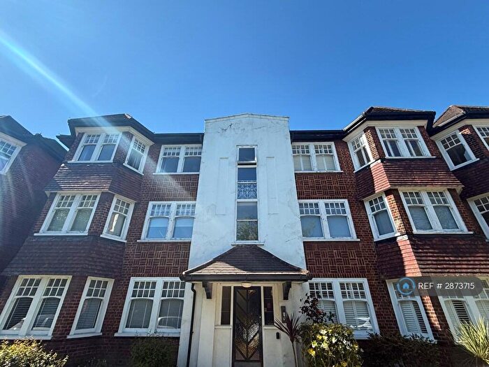 2 Bedroom Flat To Rent In Hainault Court, London, E17