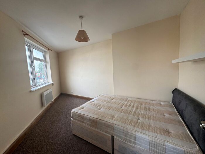 1 Bedroom Flat To Rent In No Deposit Option, Rush Green Rd, Romford, RM7
