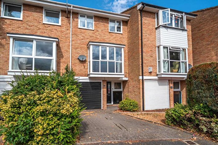 3 Bedroom Terraced House For Sale In Staines Square, Dunstable, LU6