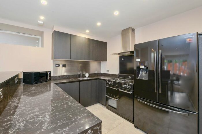 2 Bedroom Flat To Rent In Lyndhurst Road, Hampstead, NW3
