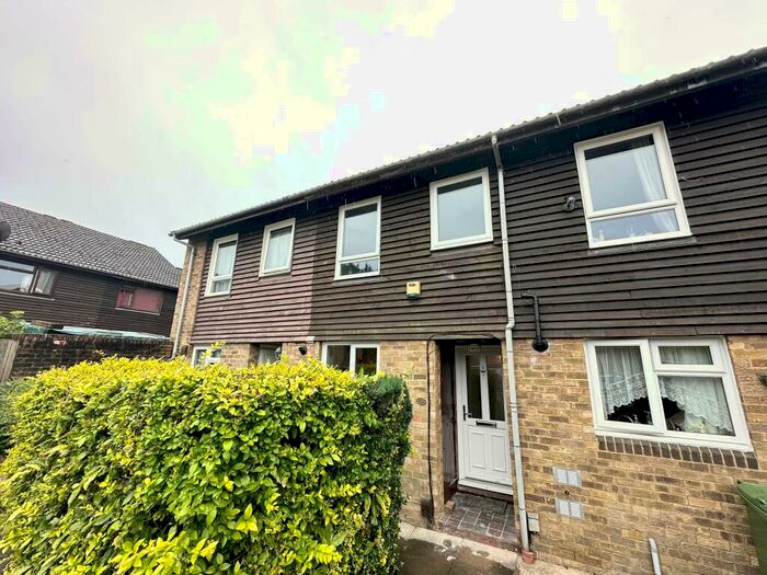 3 Bedroom Terraced House To Rent In Hillberry -, RG12