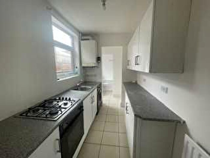 4 Bedroom Terraced House To Rent In Knghton Lane, Leicester, LE2