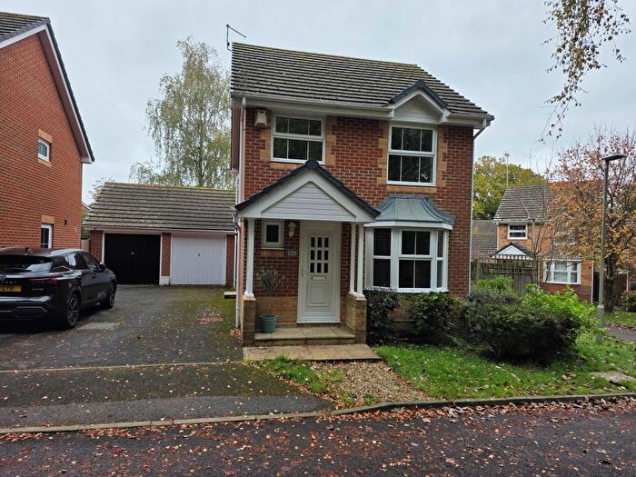 3 Bedroom Detached House For Sale In Twin Oaks Close, Broadstone, Dorset, BH18