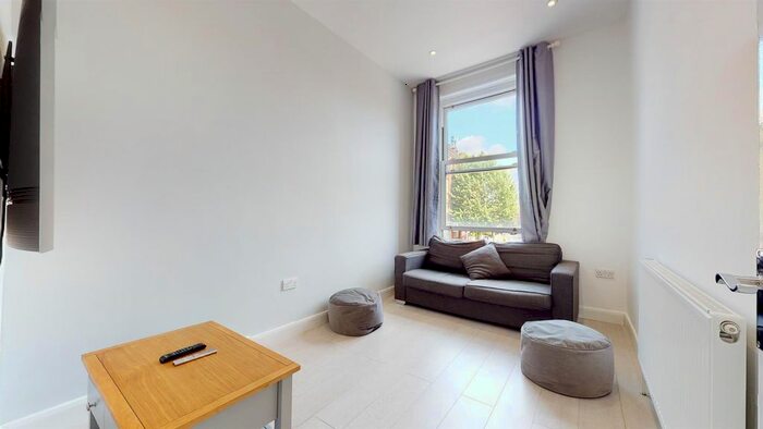 4 Bedroom Flat To Rent In Brixton Road, London, SW9