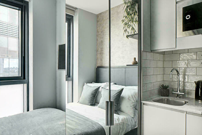 Studio To Rent In Crossharbour Plaza, London, E14