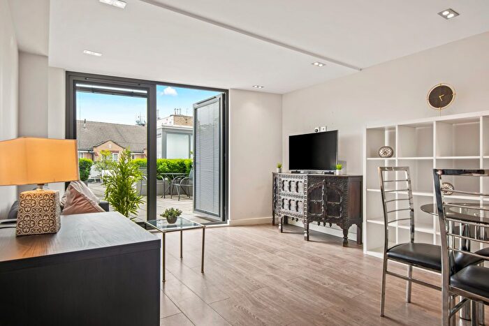 2 Bedroom Flat To Rent In Mintern Street, London, N1