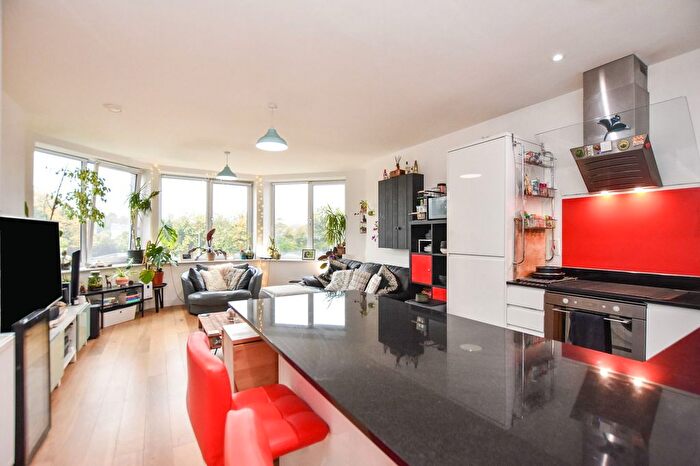 2 Bedroom Flat For Sale In Sutton Court Road, Sutton, SM1