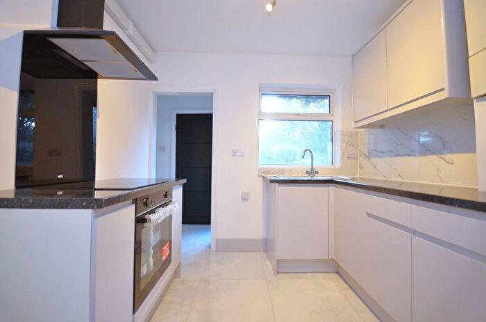 1 Bedroom Flat To Rent In Connell Crescent, Ealing, W5