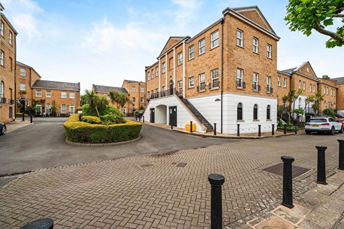 2 Bedroom Flat For Sale In William Square, London, SE16
