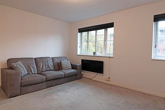 1 Bedroom Flat For Sale In Garlands Road, Redhill, RH1