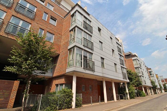 2 Bedroom Apartment To Rent In Cross Street, Portsmouth, PO1