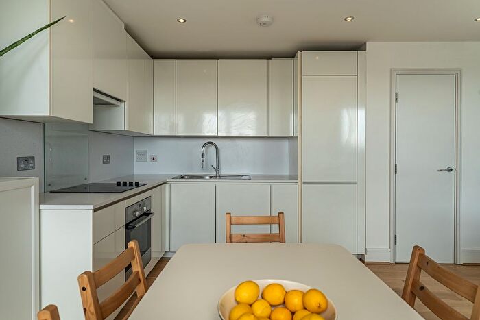1 Bedroom Flat To Rent In Clement Avenue, London, SW4