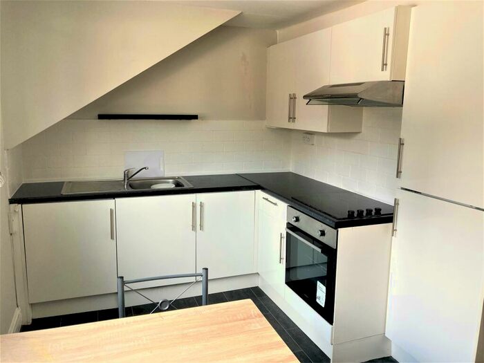 2 Bedroom Flat To Rent In Lower Cathedral Road, Cardiff, CF11
