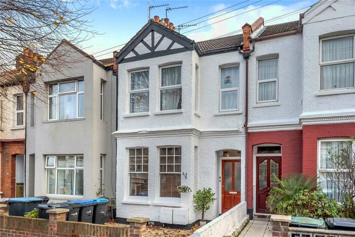 2 Bedroom Flat To Rent In Avondale Road, Palmers Green, London, N13