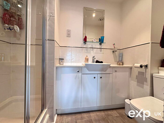4 Bedroom Semi-Detached House For Sale In Discovery Drive, Kings Hill, West Malling, Kent, ME19