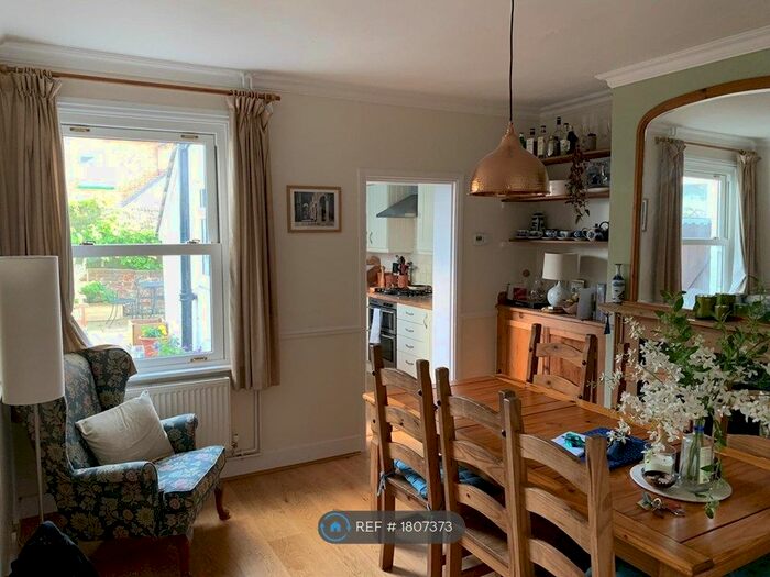 2 Bedroom Semi-Detached House To Rent In Queens Road, Guildford, GU1