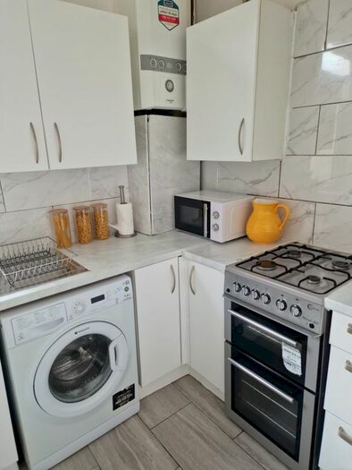 1 Bedroom Flat To Rent In Winterbourne Road, Dagenham, RM8