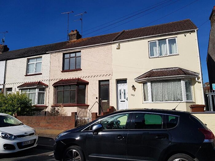 3 Bedroom House To Rent In Corporation Road, Gillingham, ME7