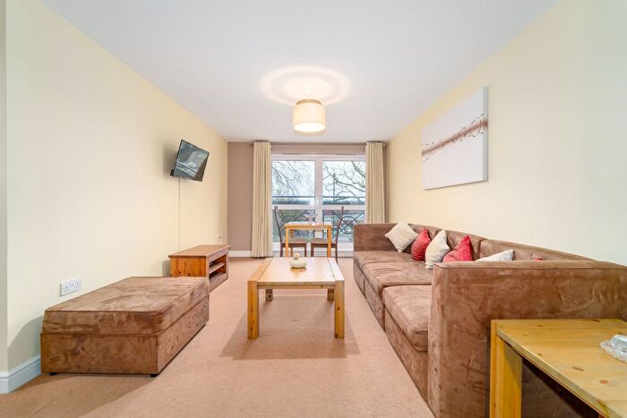 1 Bedroom Flat For Sale In Gean Court, Cline Road, Bounds Green, N11